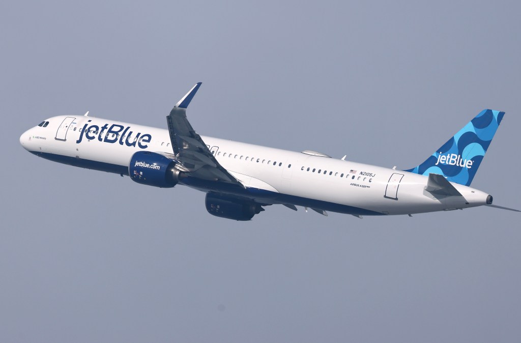 A jetBlue plane leaving Los Angeles International Airport on 03 January 2025